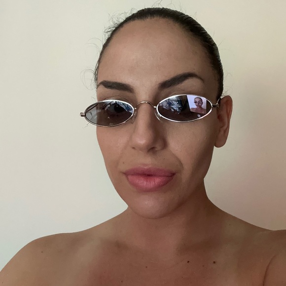 iB Weird Oval Sunglasses - Picture 2 of 3